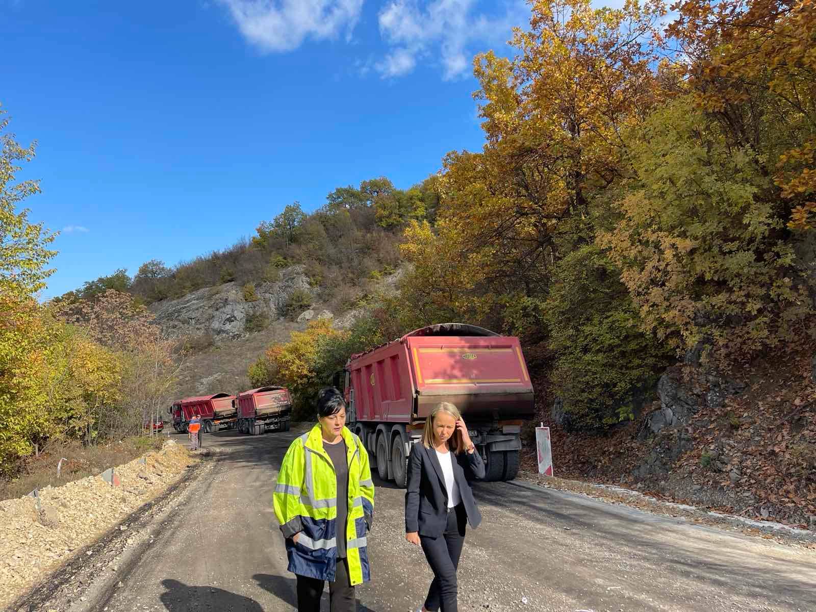 Дани Каназирева на ремонта на пътя Асеновград-Кърджали`